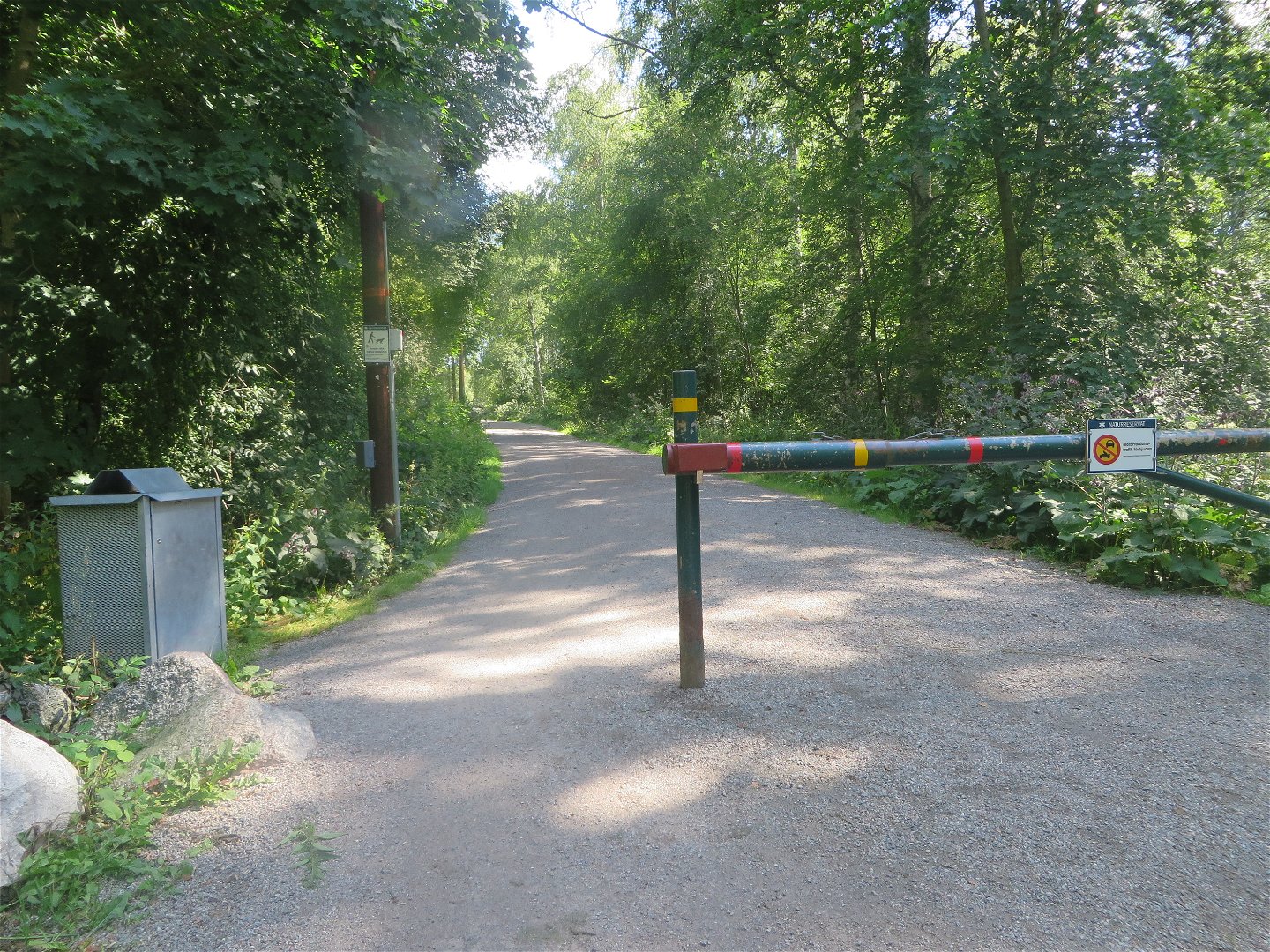 Entrén till reservatet i Björkhagen