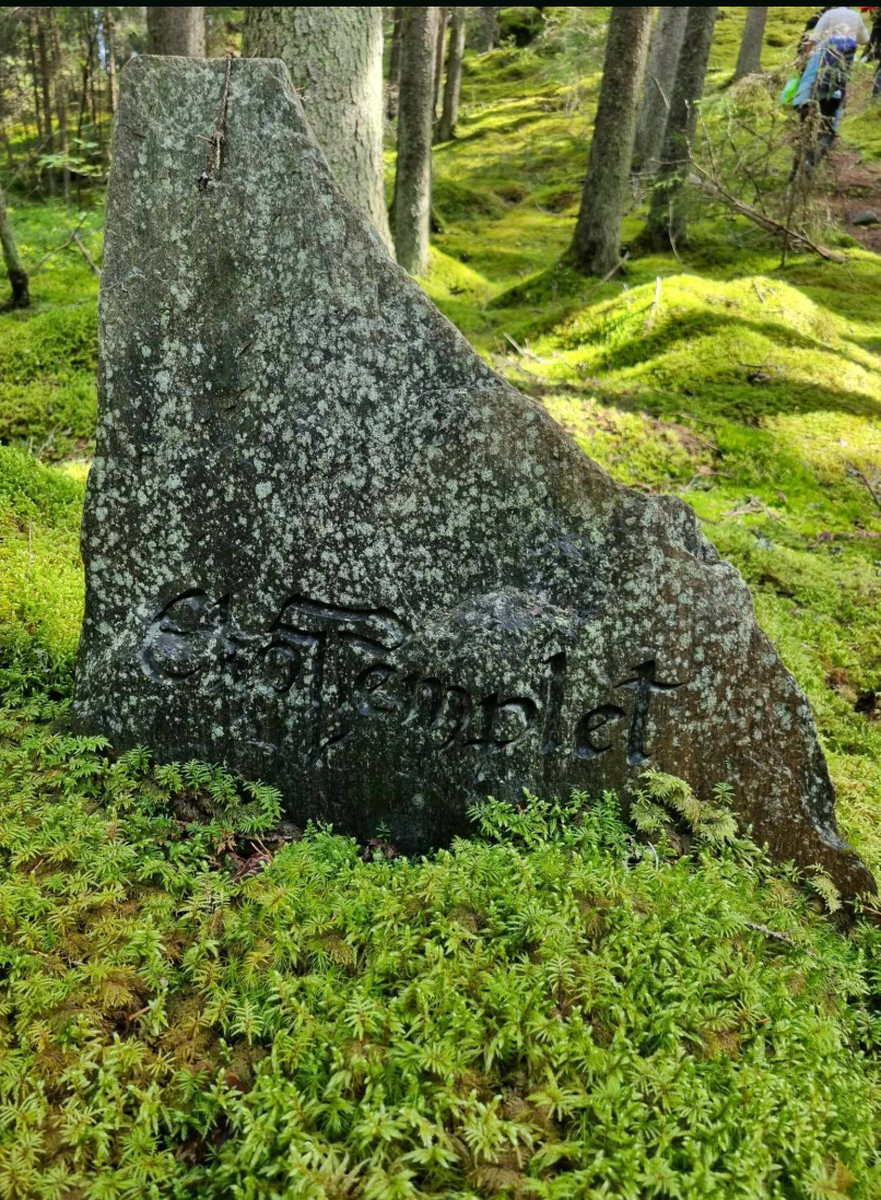 Ekotemplet ger tid för eftertanke utmed Romboledens åttonde etapp norr om Ludvika.