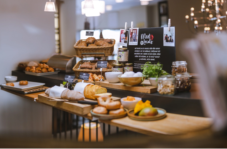 Starta helgens pilgrimsvandring på Romboleden med Dalarnas bästa frukostbuffé på Grand hotell Elektra i Ludvika.